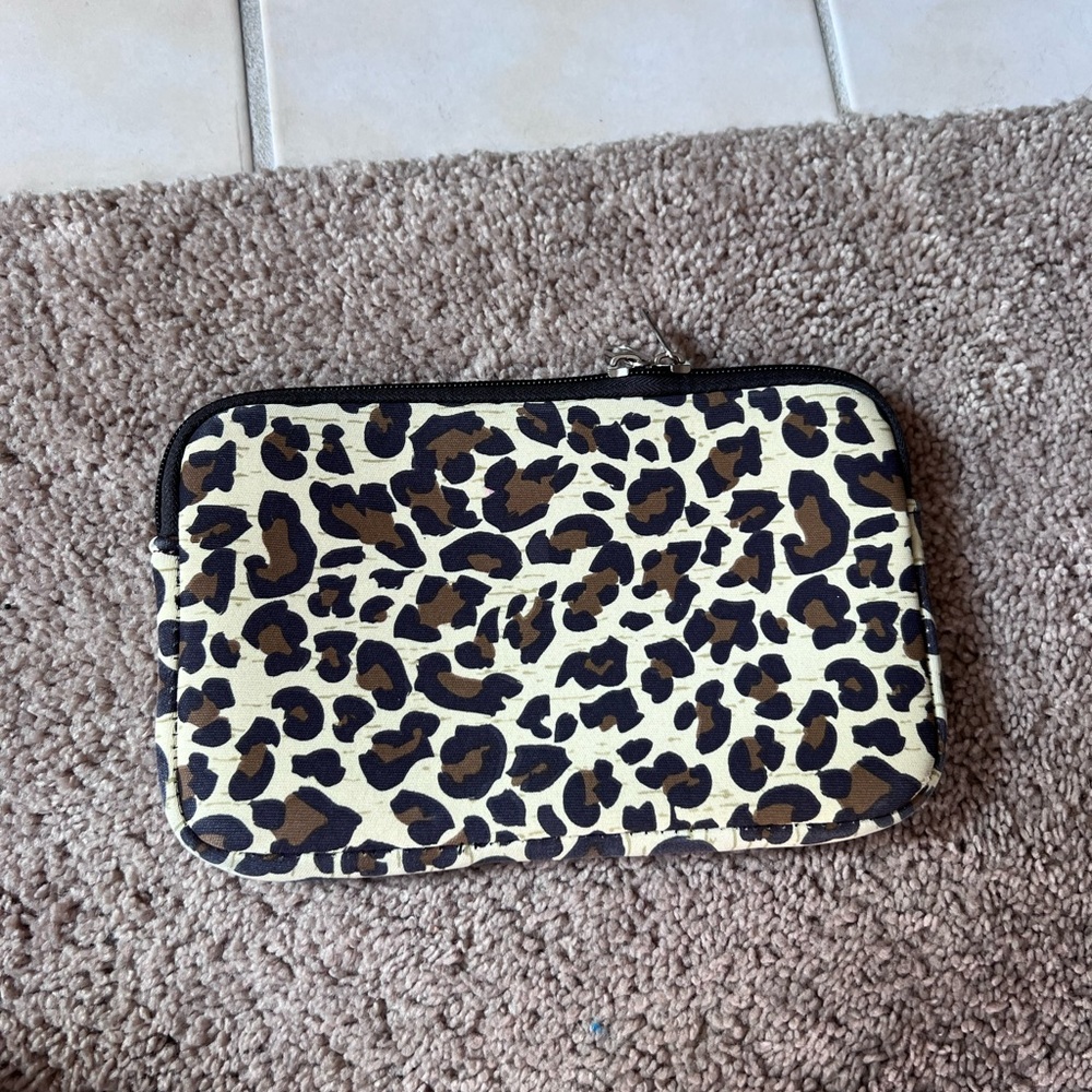 Chic Leopard Print Pouch